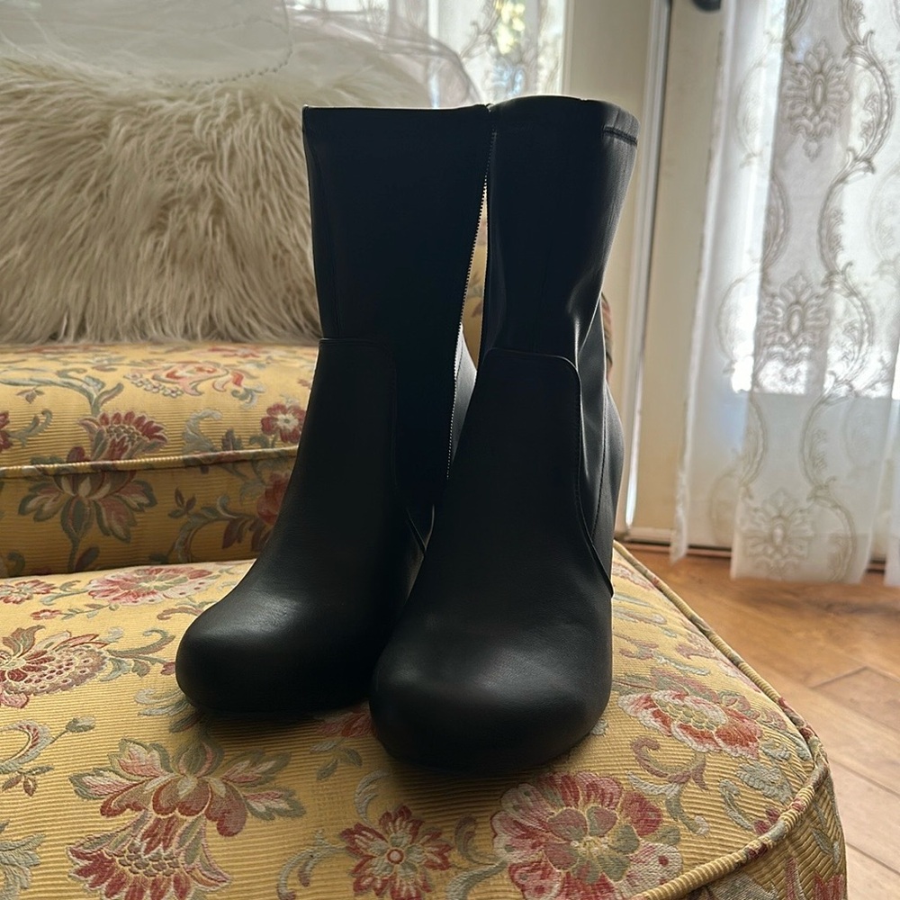 Torrid boots black size 8 WW.